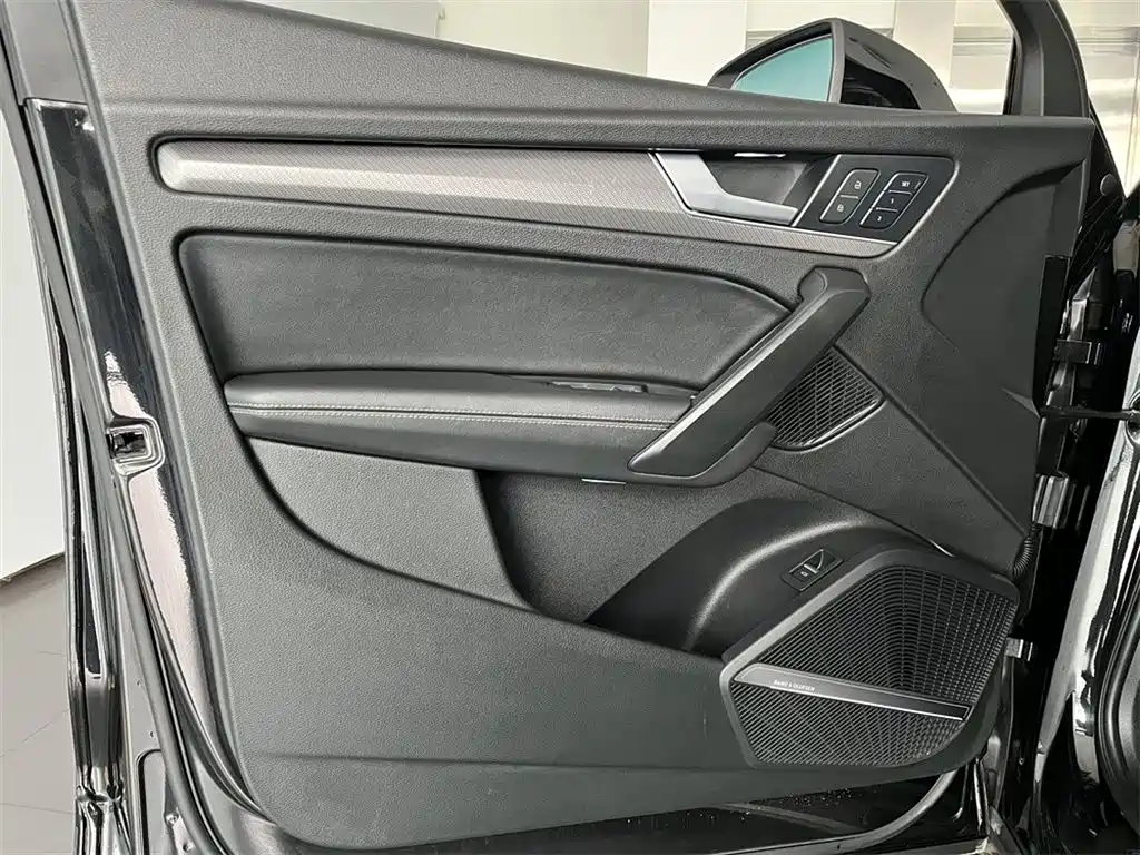 Audi Q5L 2022 — фото 13