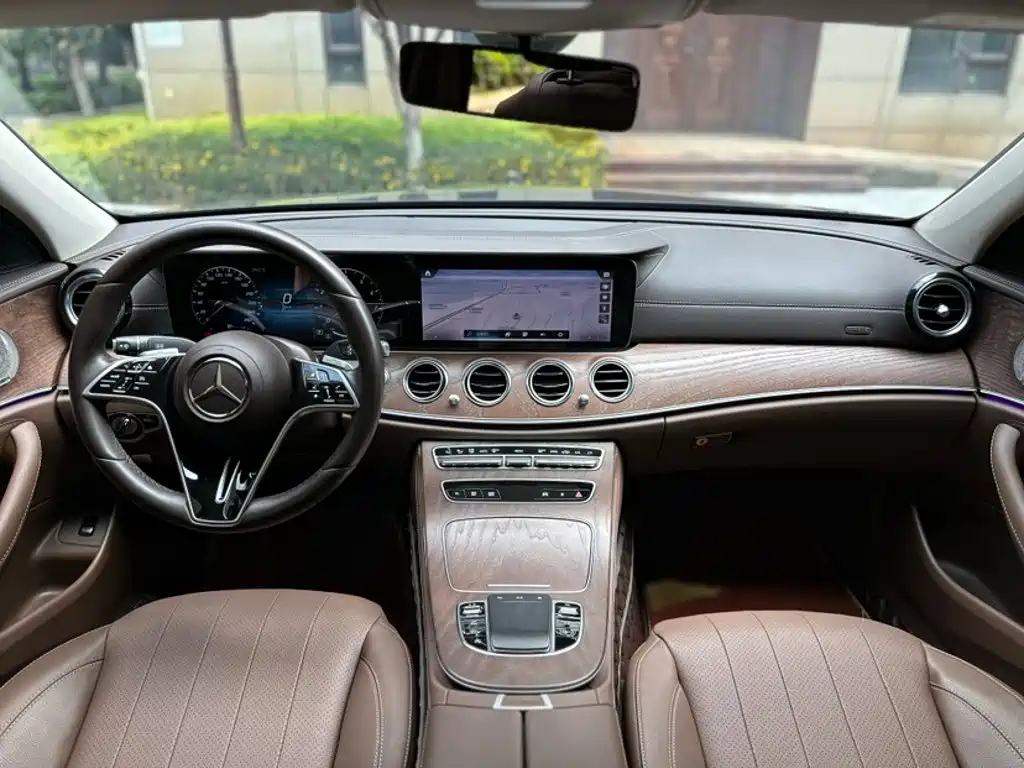 Mercedes-Benz E-Class 2023 — фото 18