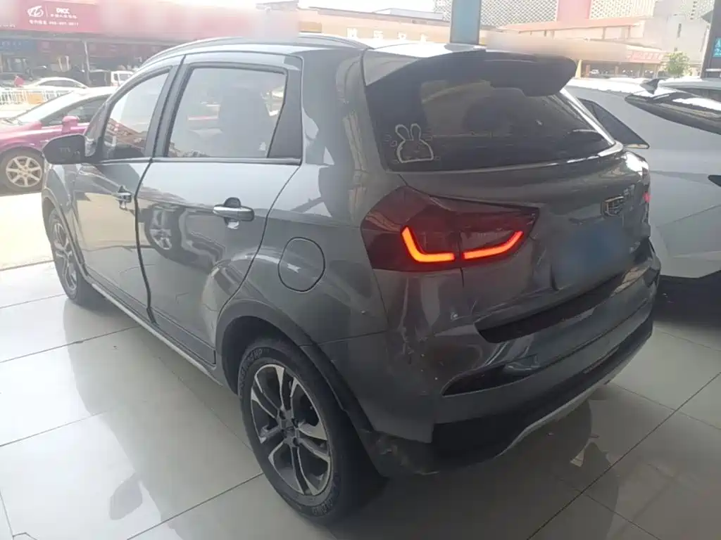 Geely Vision X3 2020 — фото 23