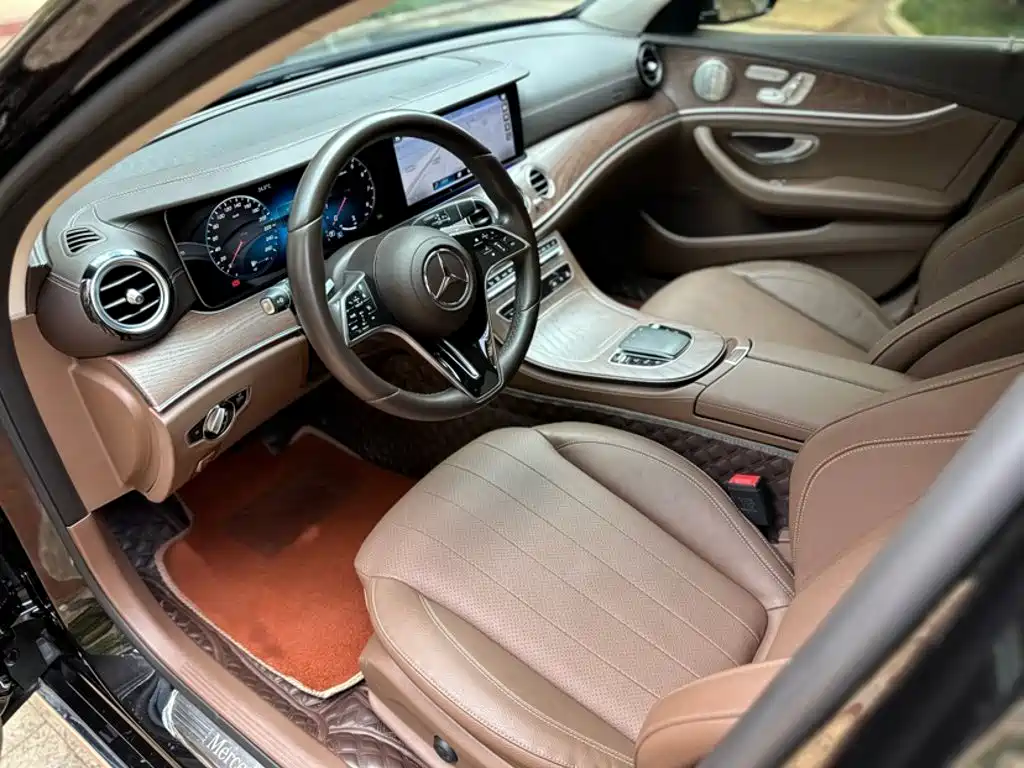 Mercedes-Benz E-Class 2023 — фото 17