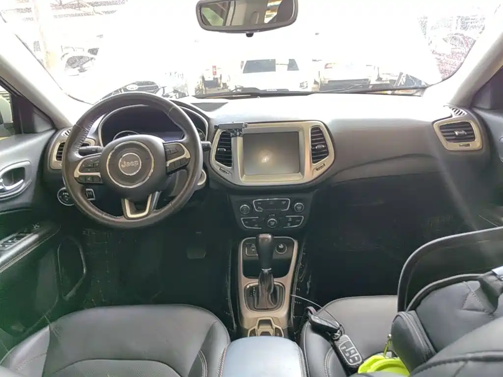 Jeep Compass 2018 — фото 10