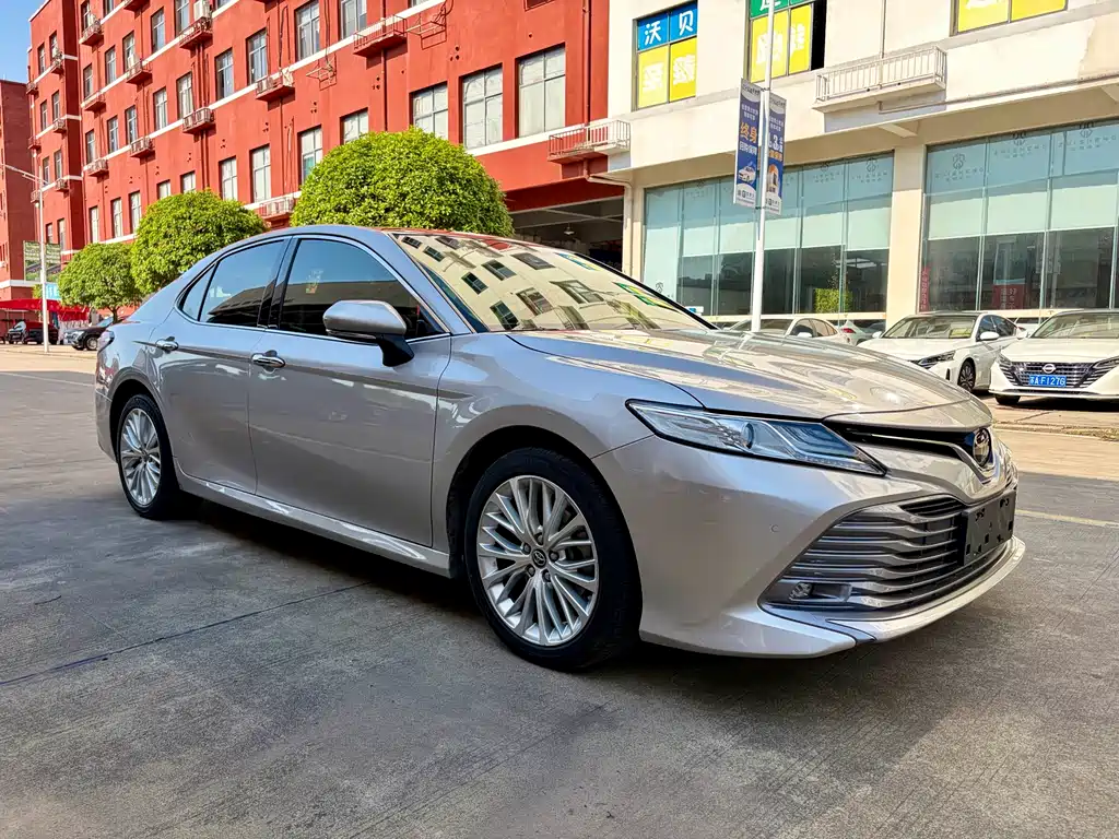 Toyota Camry 2019 — фото 3