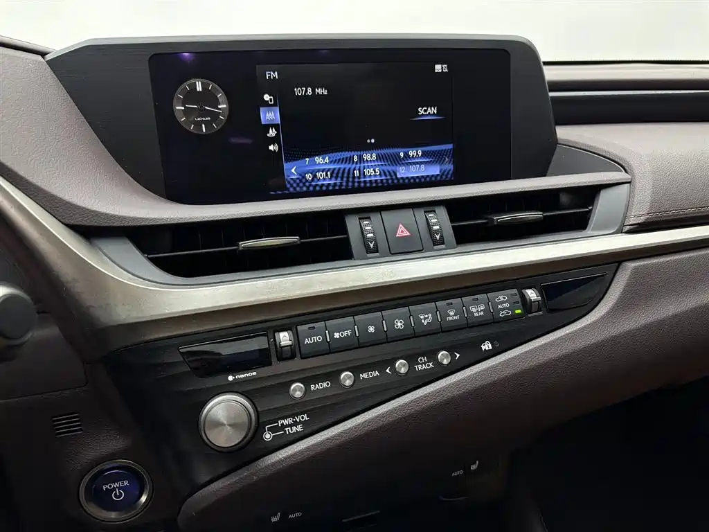 Lexus ES 2021 — фото 12