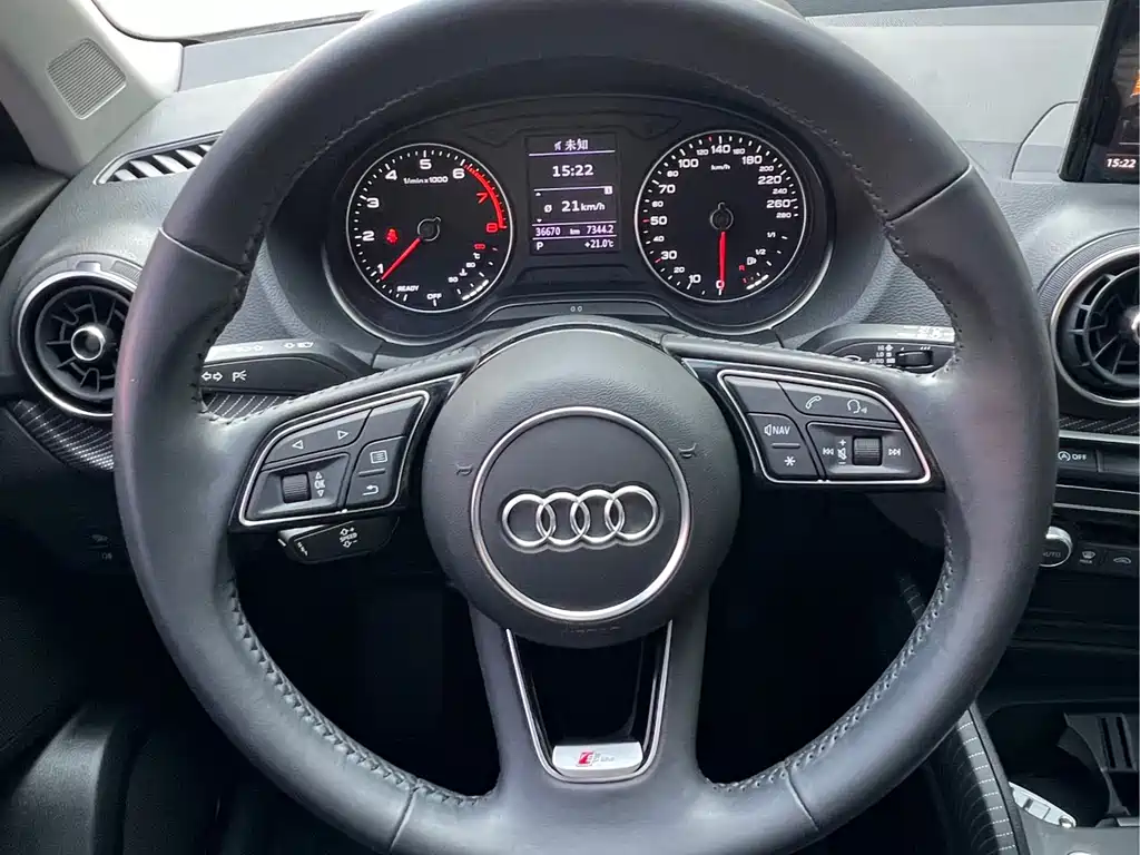 Audi Q2L 2021 — фото 13