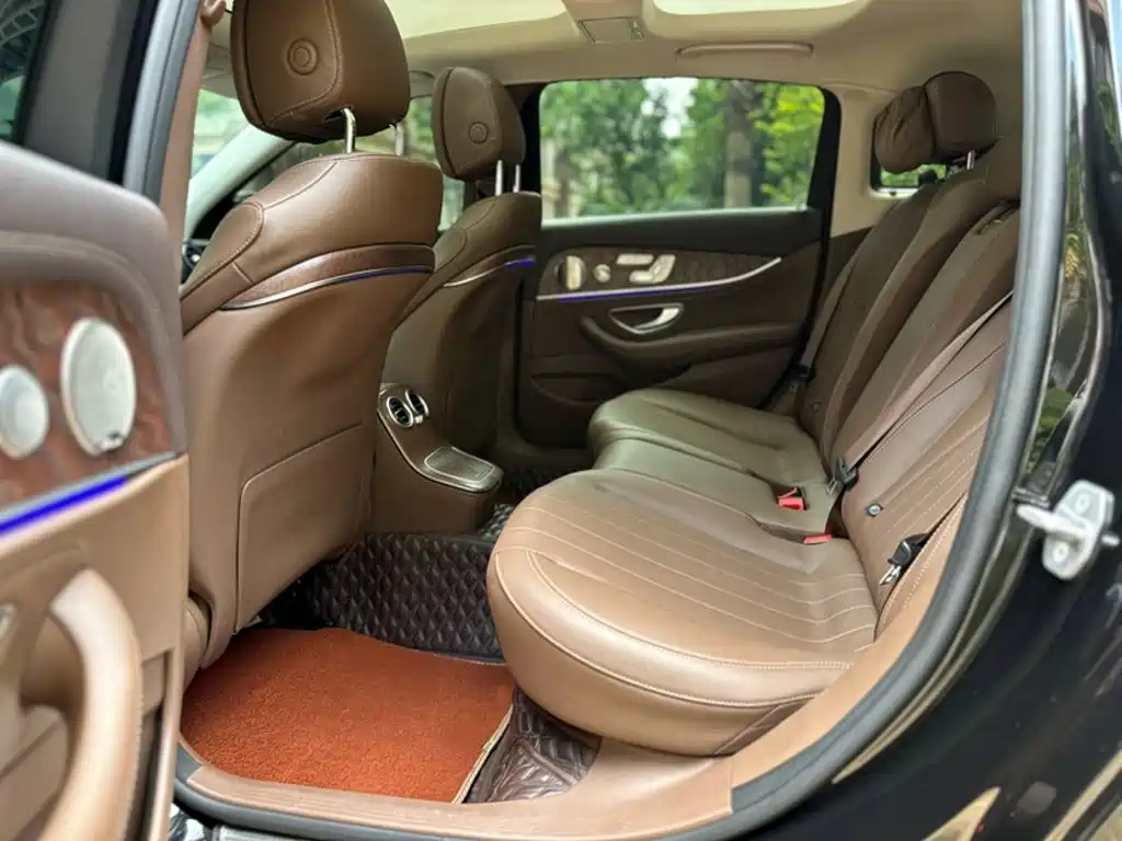Mercedes-Benz E-Class 2023 — фото 13