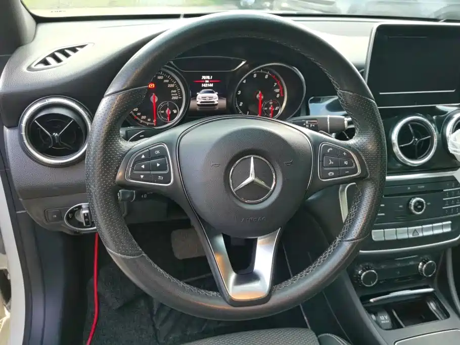 Mercedes-Benz CLA 2017 — фото 15