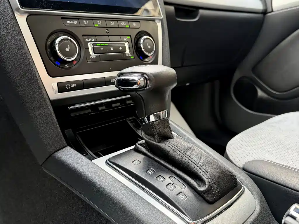 Skoda Octavia 2013 — фото 23