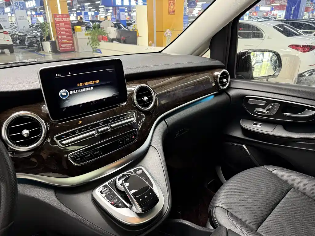 Mercedes-Benz V-Class 2020 — фото 7