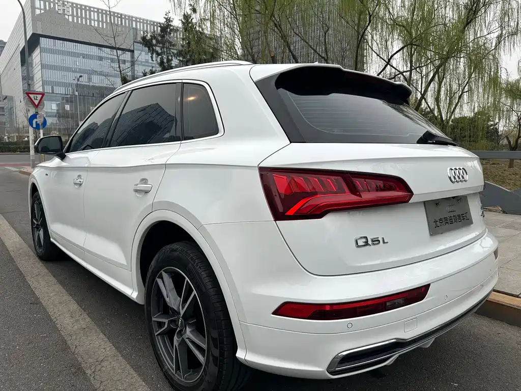 Audi Q5L 2020 — фото 13