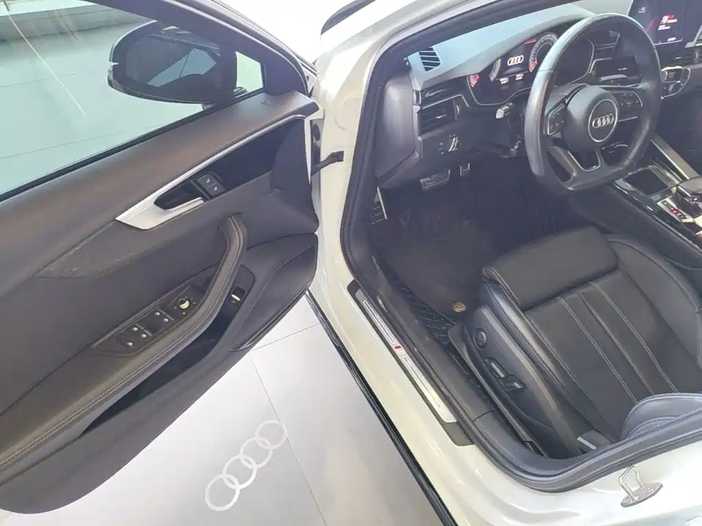 Audi A4L 2023 — фото 16
