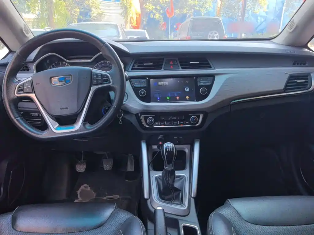 Geely Vision X3 2017 — фото 10