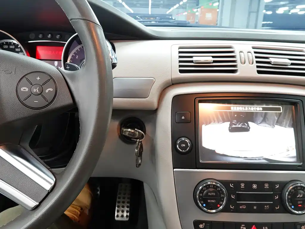 Mercedes-Benz R-Class 2015 — фото 29
