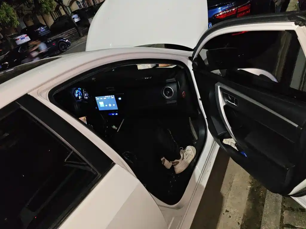 Toyota Corolla 2018 — фото 19