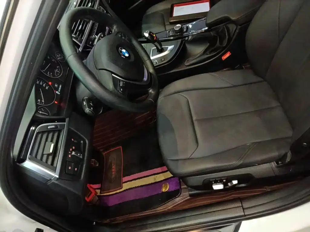 BMW 3 Series 2017 — фото 15