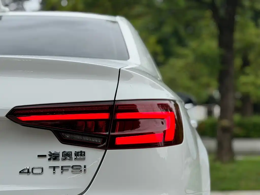 Audi A4L 2018 — фото 20