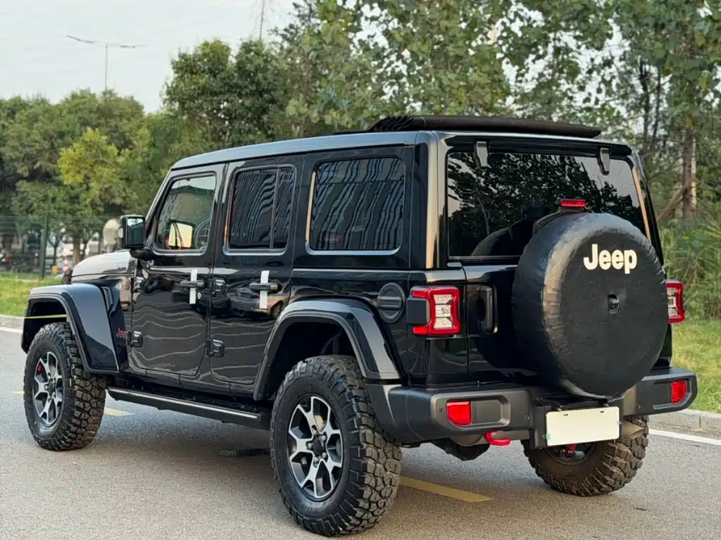 Jeep Wrangler 2023 — фото 19