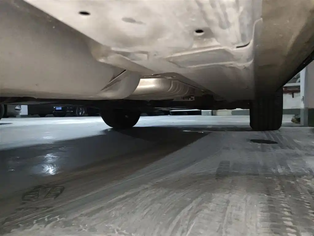 Volkswagen Touareg 2017 — фото 17