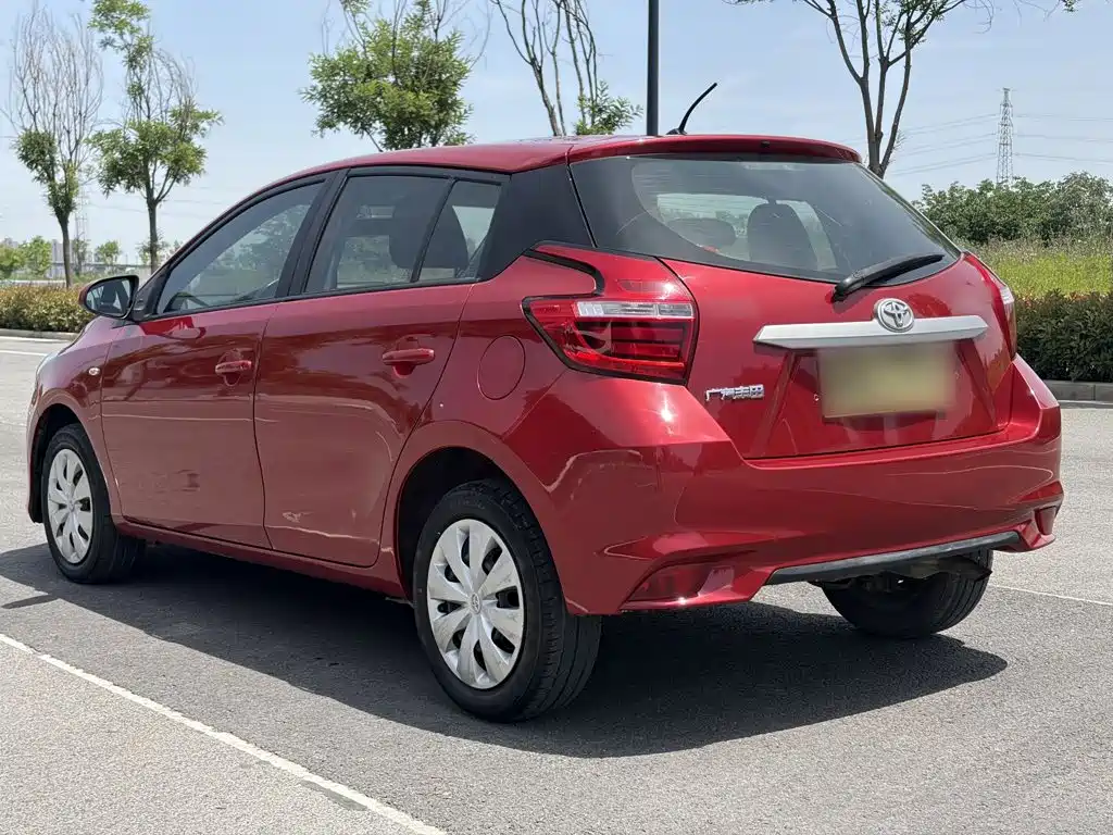 Toyota Yaris L 2017 — фото 13