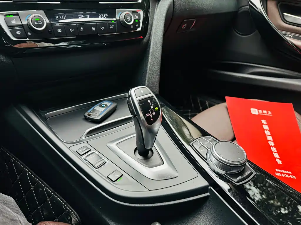 BMW 3 Series 2019 — фото 14