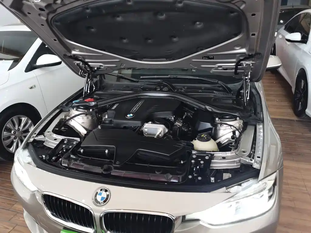 BMW 3 Series 2016 — фото 16