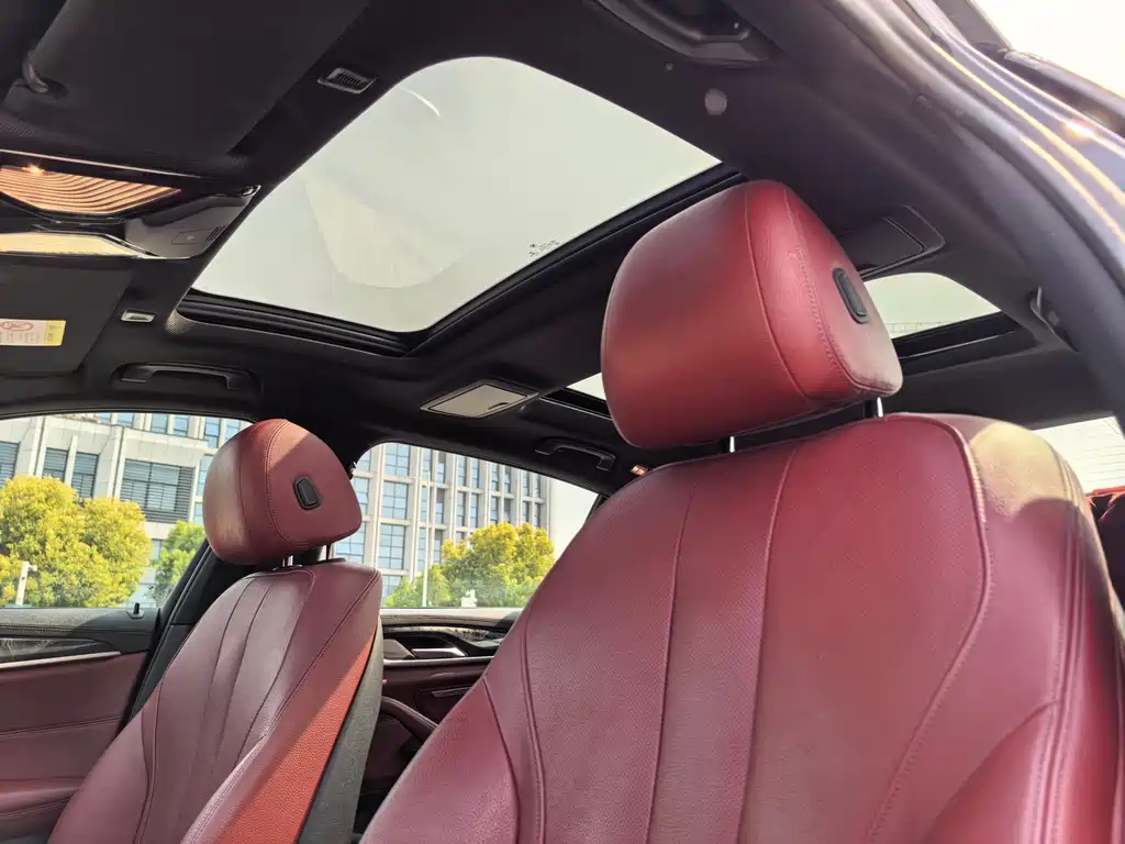BMW 5 Series 2019 — фото 17