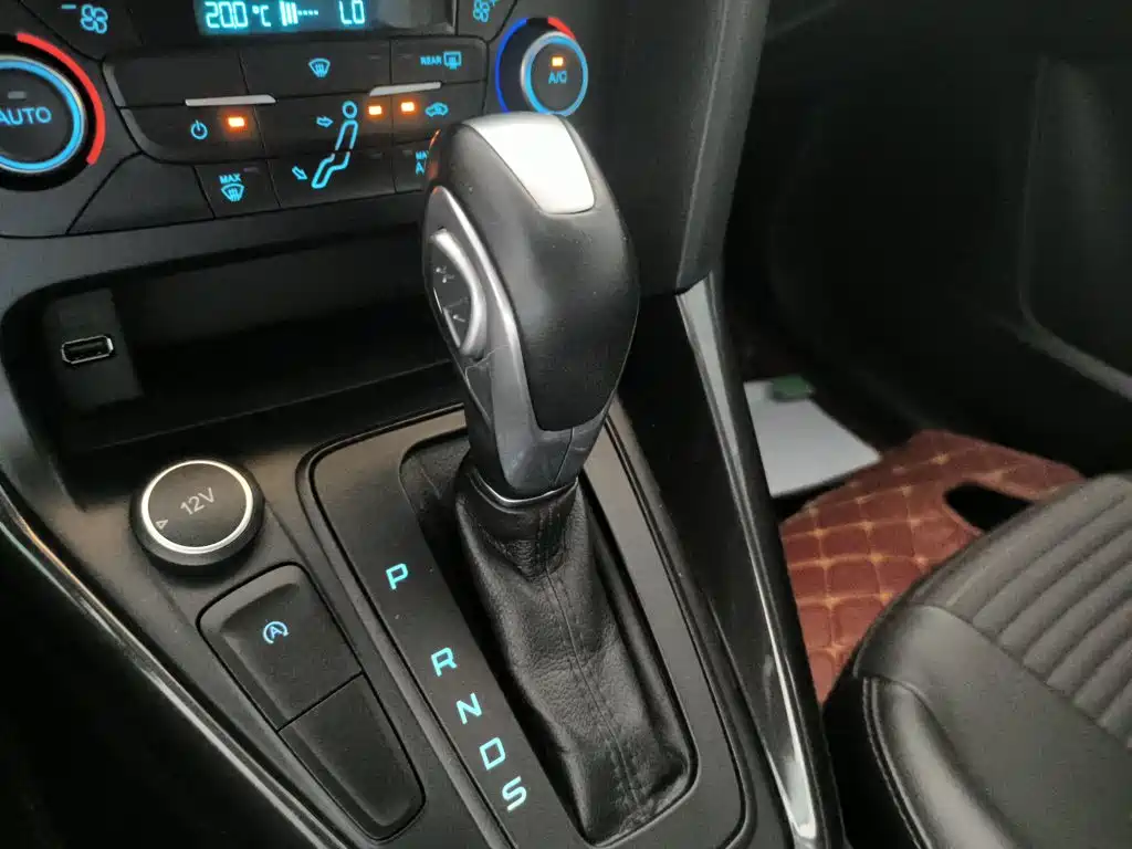 Ford Focus 2017 — фото 10