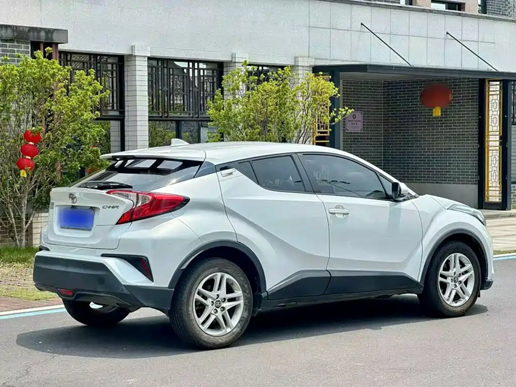 Toyota C-HR 2022 — фото 16