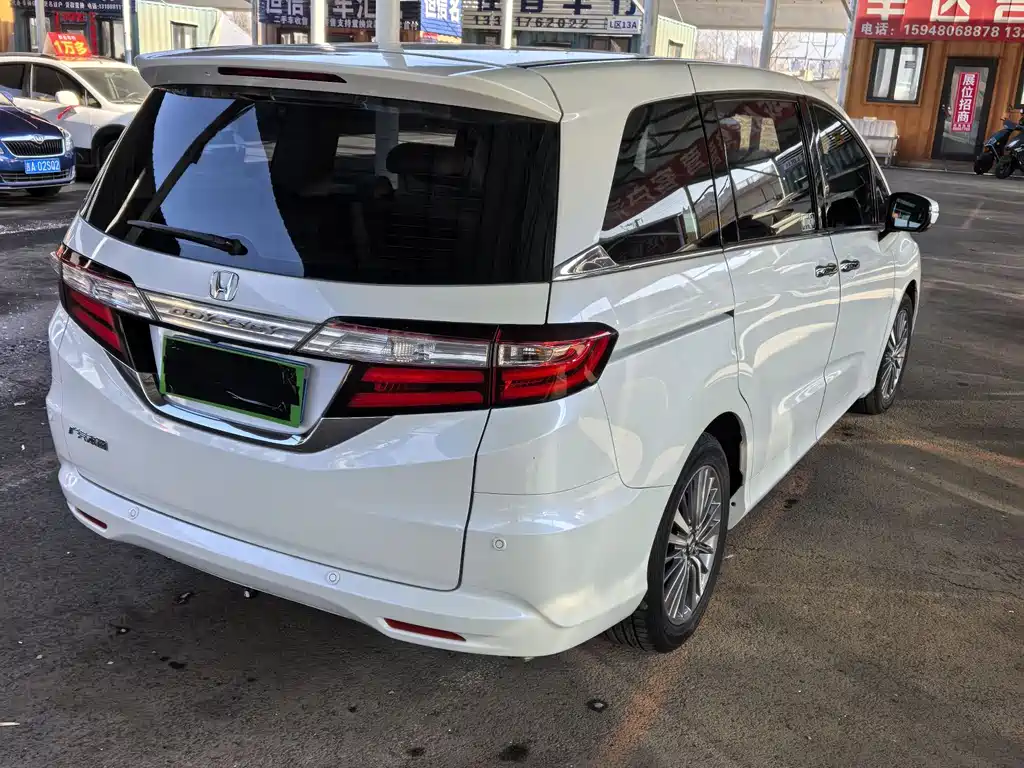Honda Odyssey 2018 — фото 9