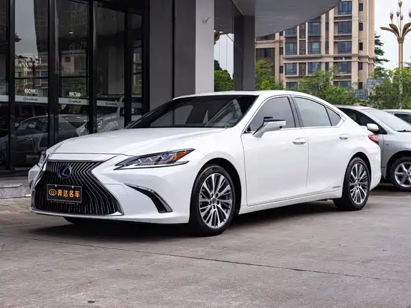 Lexus ES 2021