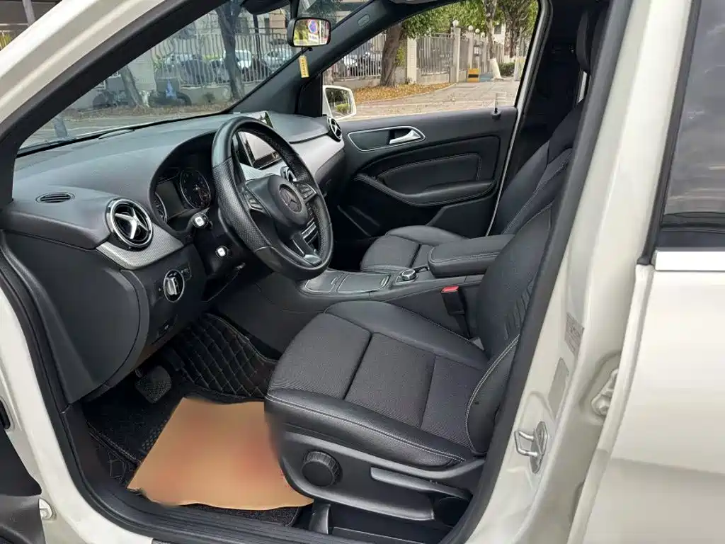 Mercedes-Benz B-Class 2016 — фото 15
