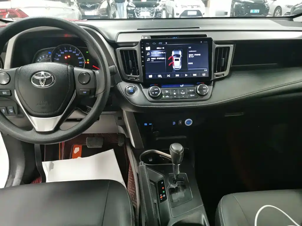 Toyota RAV4 2019 — фото 10