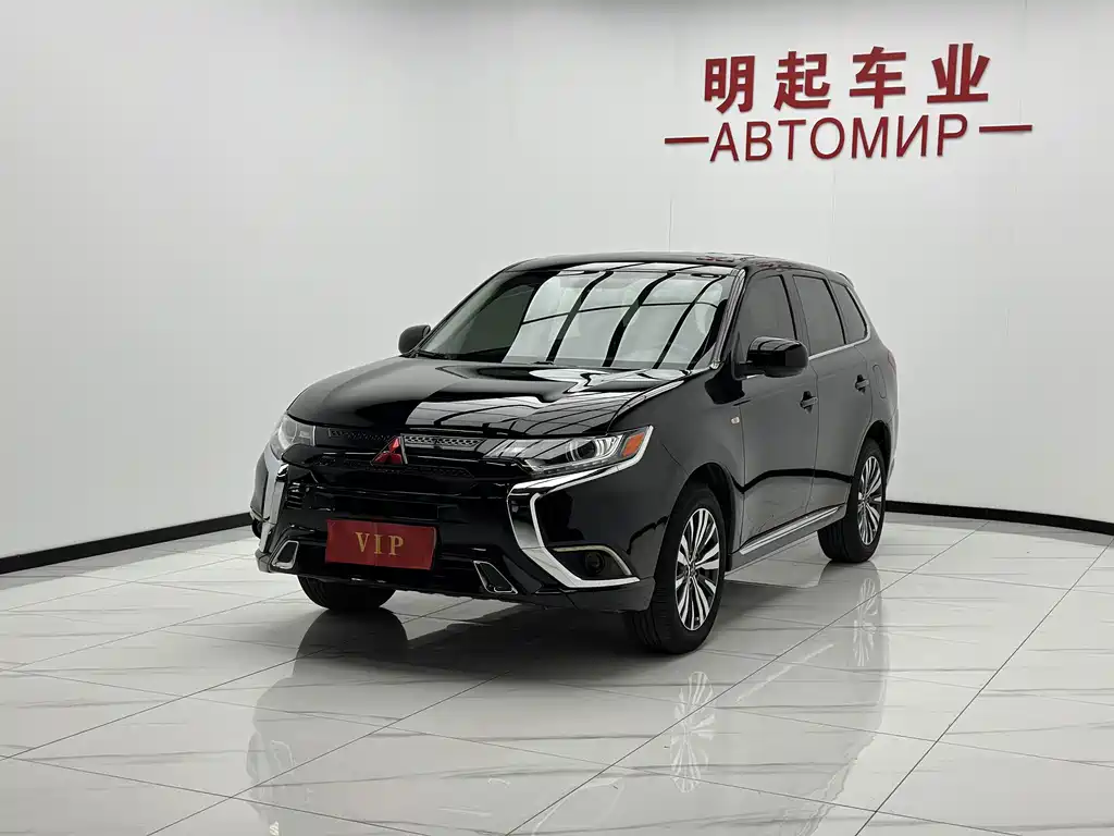 Mitsubishi Outlander 2022 — фото 4