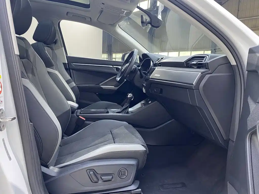 Audi Q3 2022 — фото 18