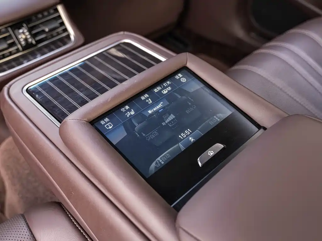 Lexus LS 2018 — фото 19