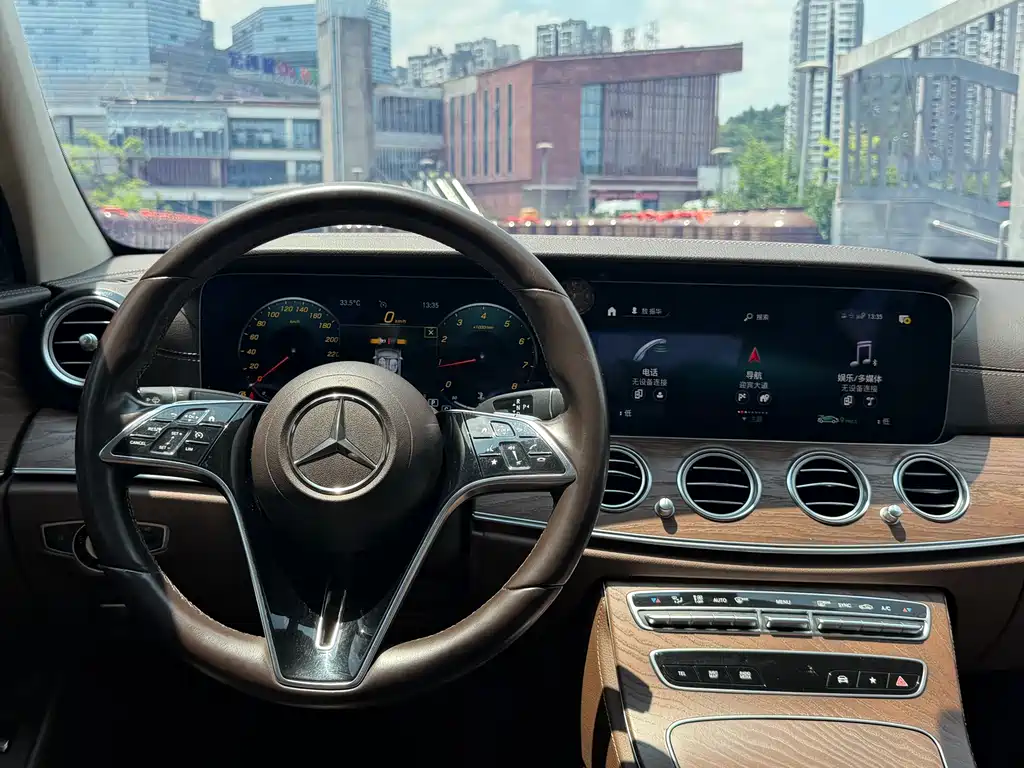 Mercedes-Benz E-Class 2021 — фото 17