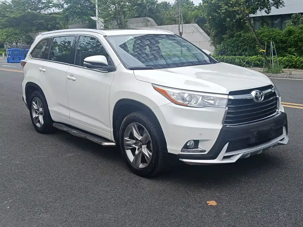 Toyota Highlander 2018 — фото 1