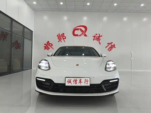Porsche Panamera 2021