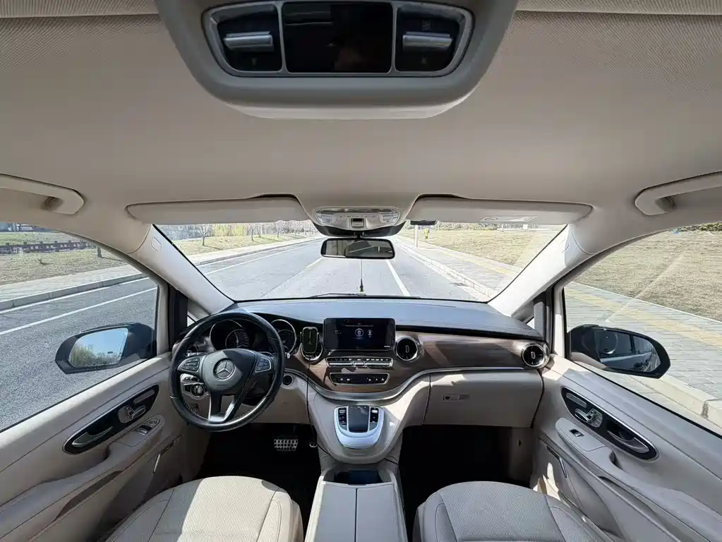 Mercedes-Benz V-Class 2021 — фото 14