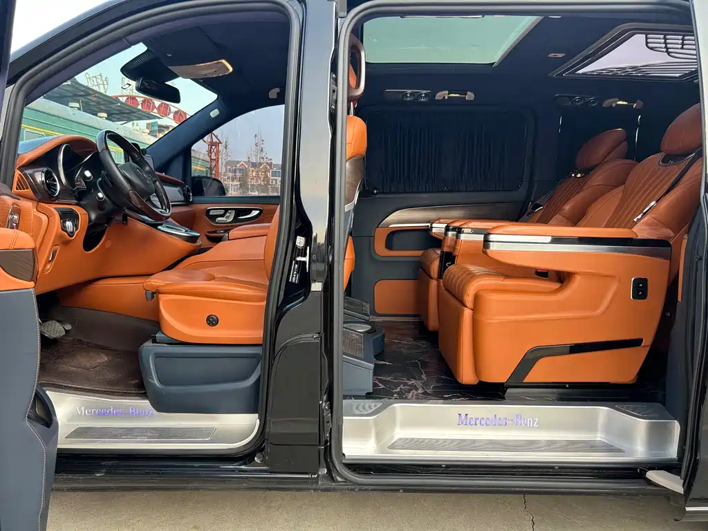 Mercedes-Benz V-Class 2023 — фото 12