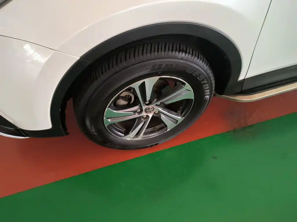 Toyota RAV4 2015 — фото 25