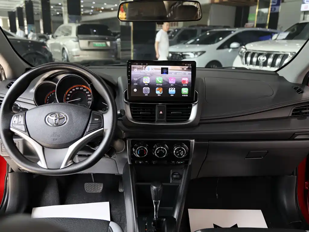 Toyota Yaris L 2023 — фото 11