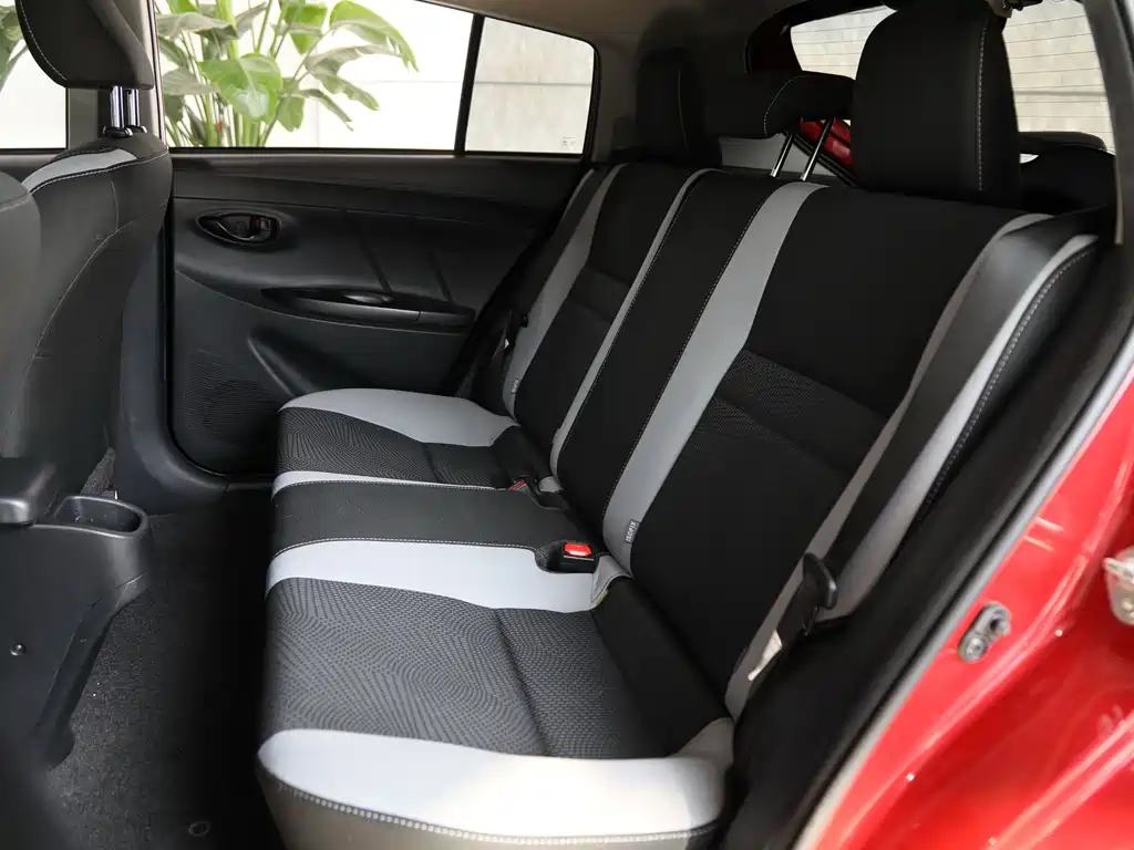 Toyota Yaris L 2023 — фото 12