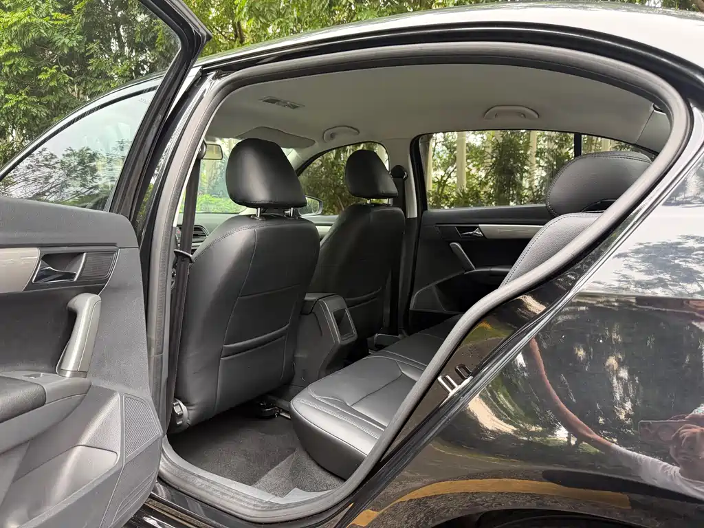 Volkswagen Lavida 2013