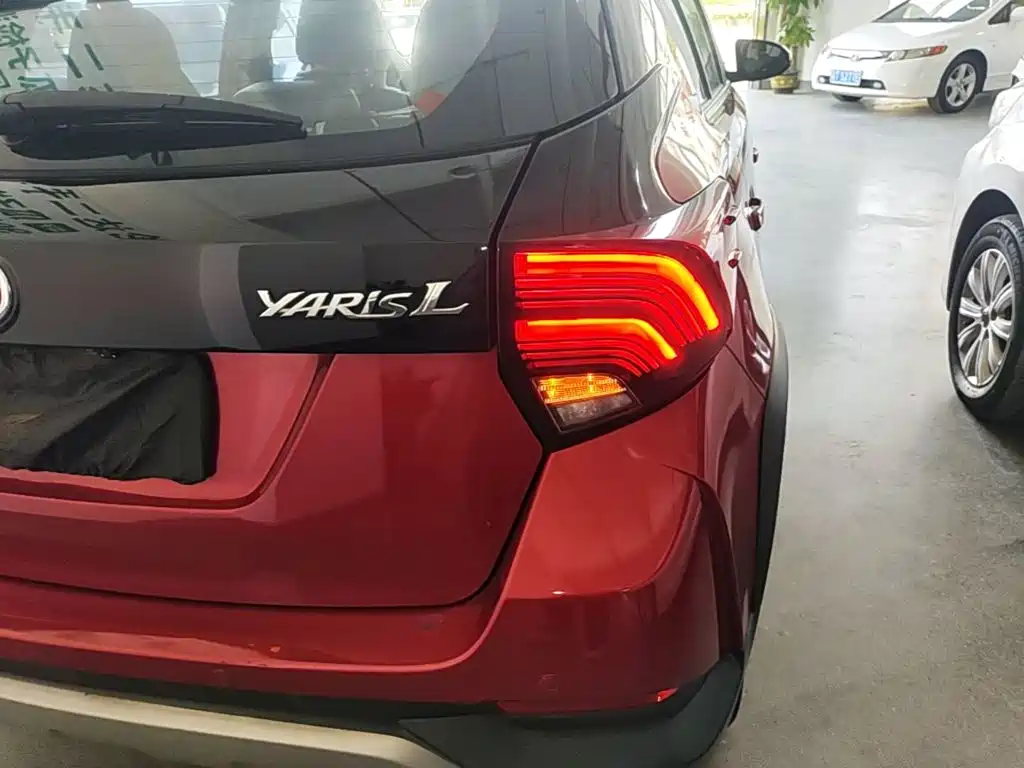 Toyota Yaris L 2021 — фото 8