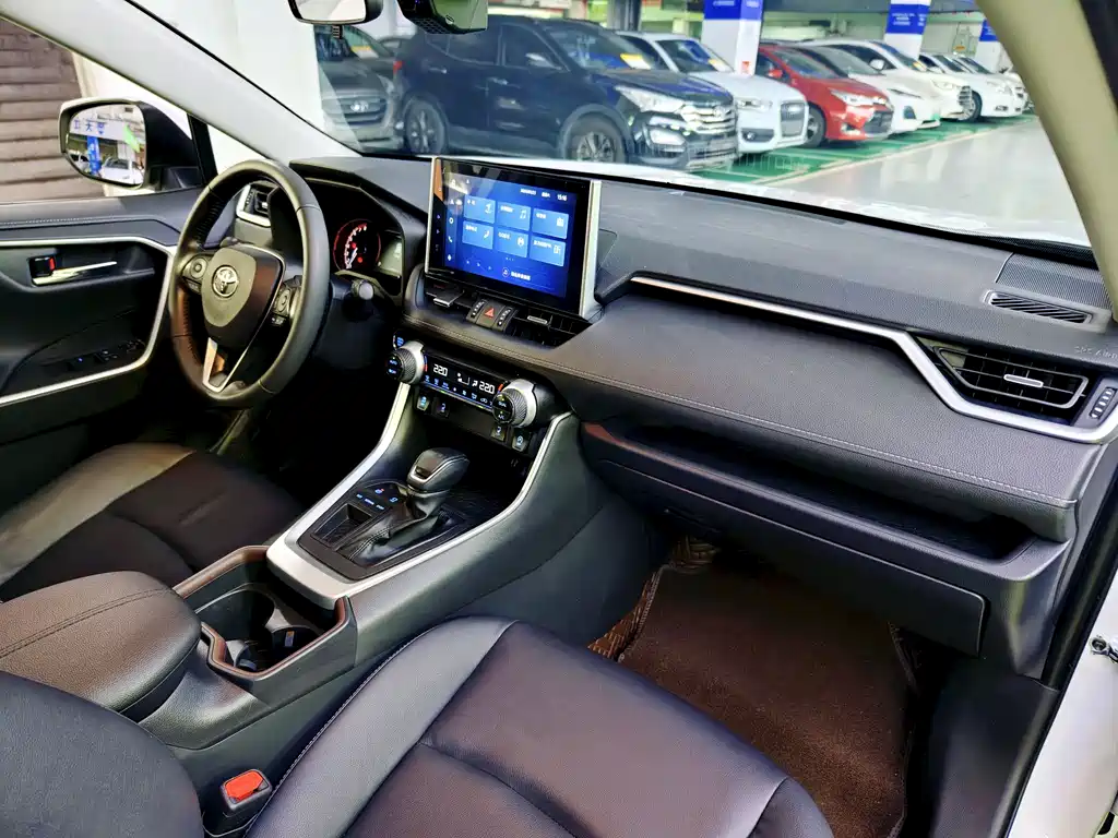 Toyota RAV4 2022 — фото 12