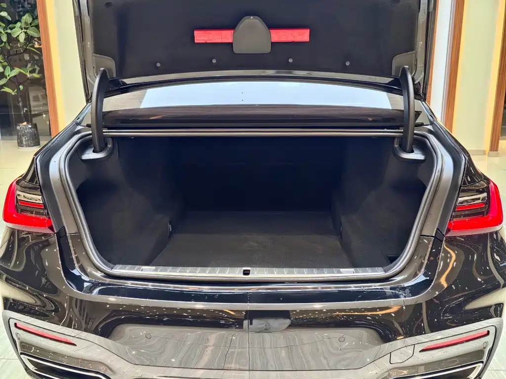 BMW 7 Series 2021 — фото 17