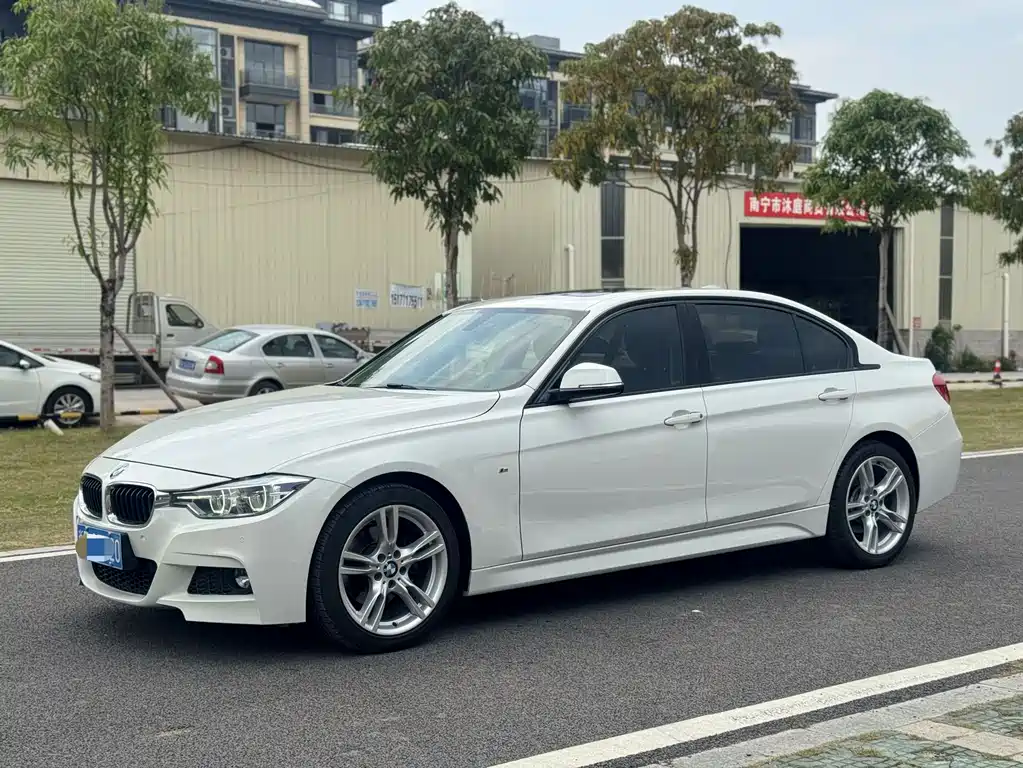 BMW 3 Series 2018 — фото 1
