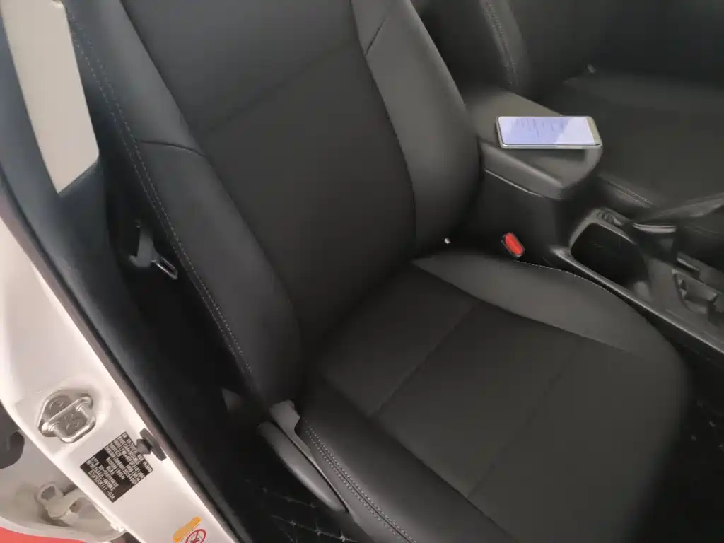 Toyota RAV4 2015 — фото 19