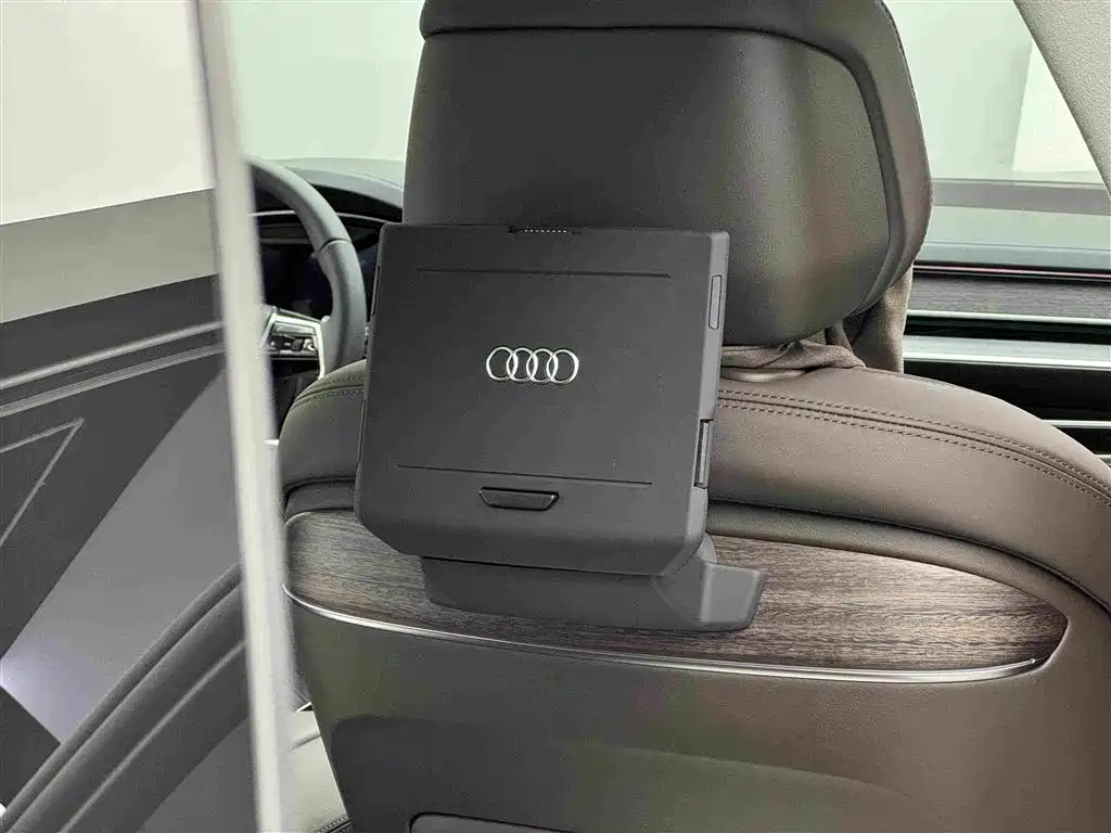 Audi A8 2025 — фото 11