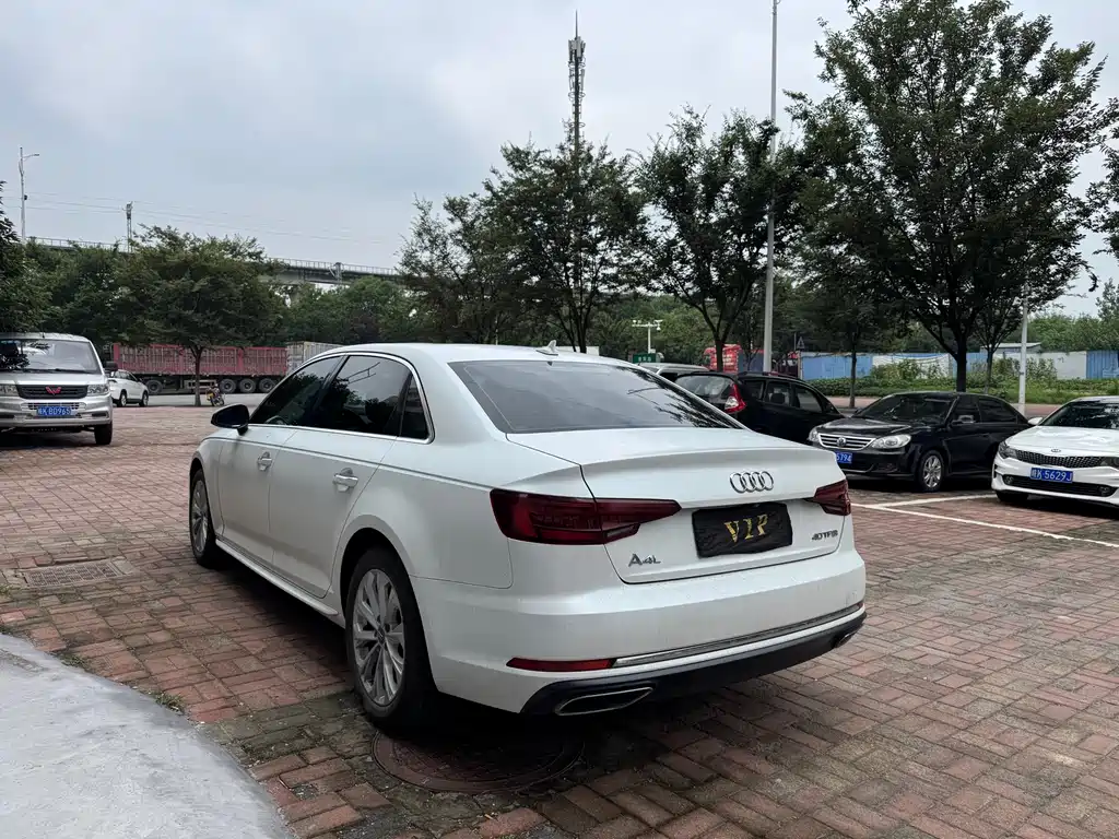 Audi A4L 2019